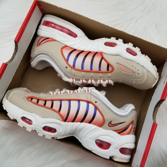 Nike Air Max Tailwind IV - Picture 3 of 8